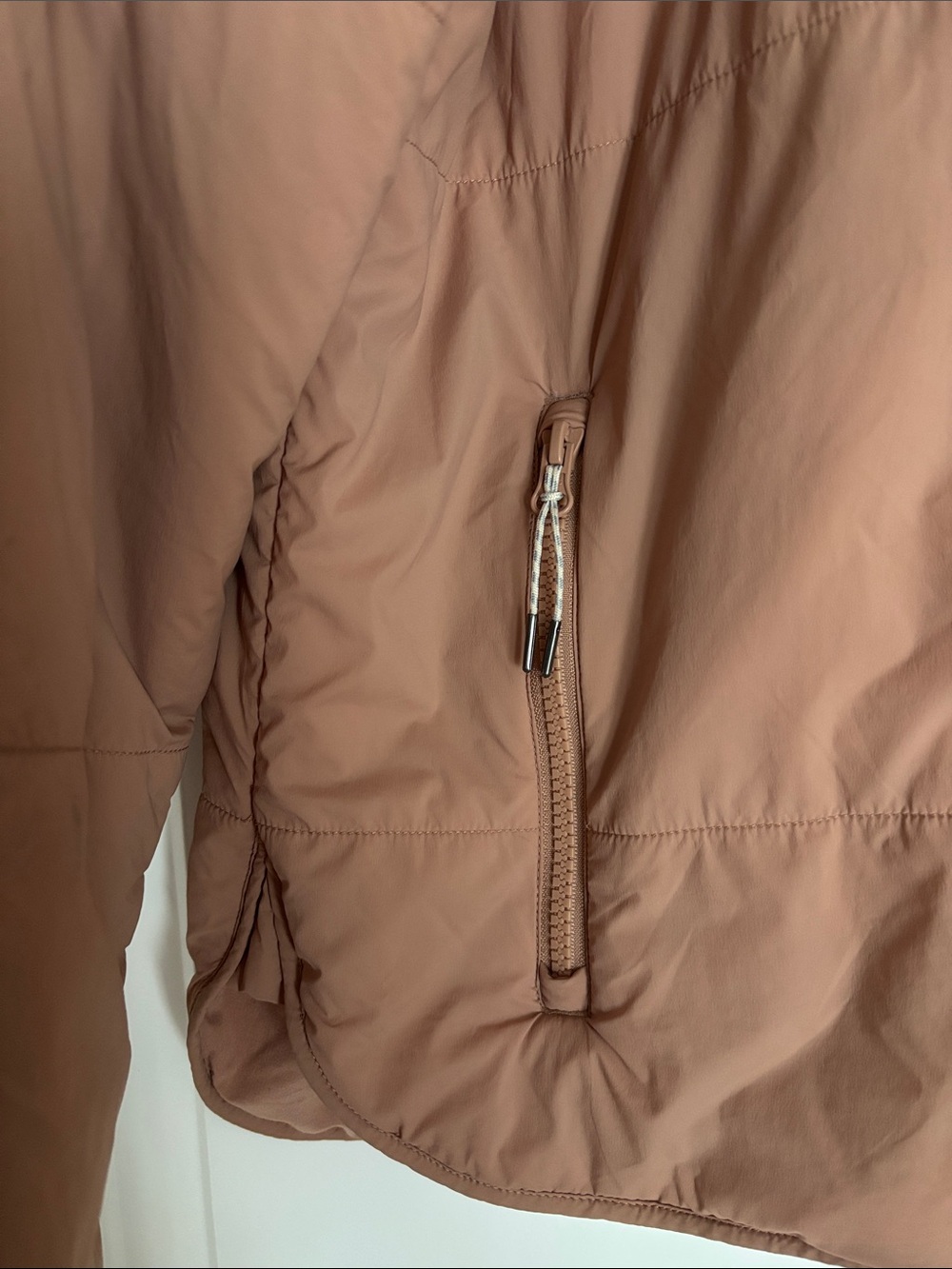 Vuori Canyon Insulated Jacket Rose Pink - Classic Zip Front - Picture 8 of 8